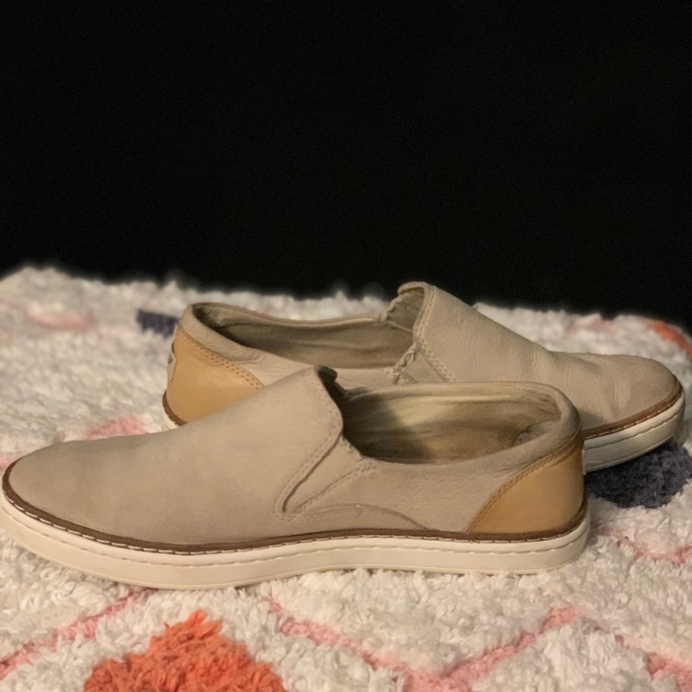Ugg “Adley” size 6 sneaker